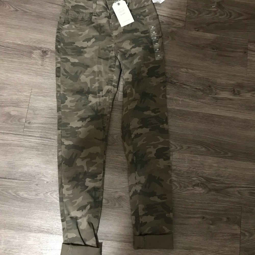 NWT Maurices skinny camo jeans XS